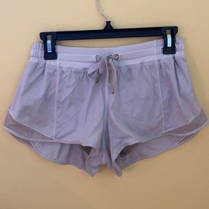 LULULEMON Athletica Hotty Hot Low-Rise Lined Short 2.5" with jaw string